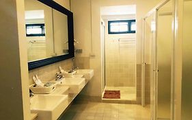 99 The Gallery Hotel